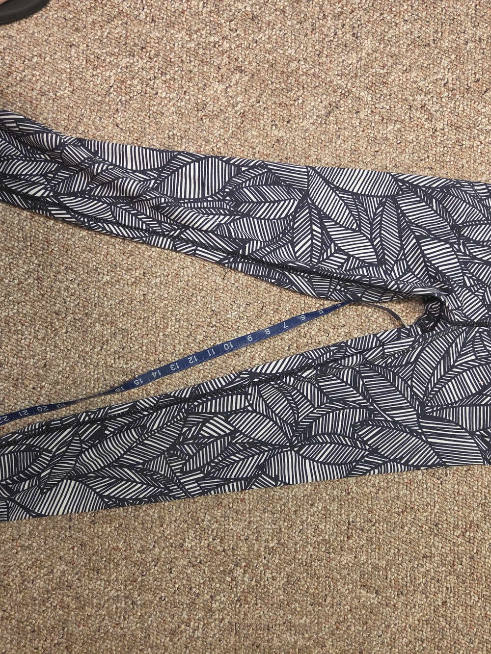 Womens Vintage Lululemon Navy & White Patterned Leggings